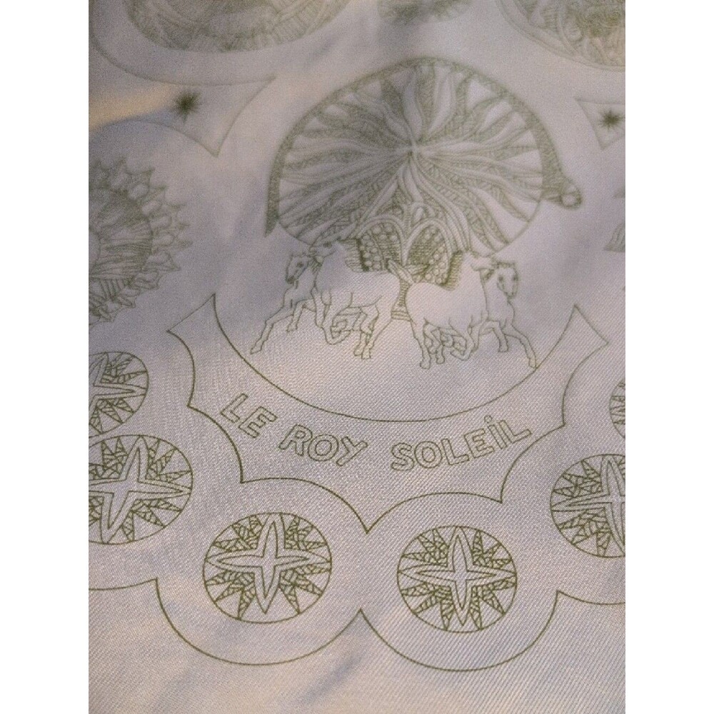 Hermès Le Roy Soleil Silk Medallion Print Hand Rolled Large Scarf - Picture 2 of 10